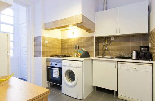 Misericordia Apartment | Central Chiado 2E by Central Hill