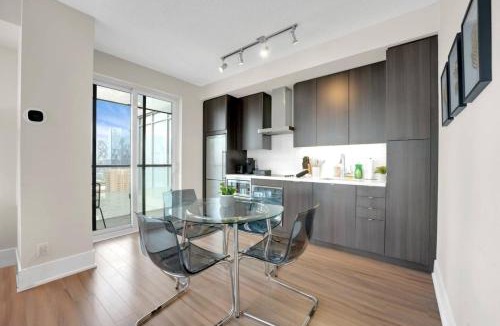 Toronto Entertainment District House | Central Chic 2 bed Unit Near Rogers MTCC Union CNTower