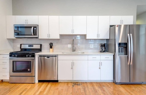 Pulaski Park Apartment | Central Chicago Suite2 Access to Patio!