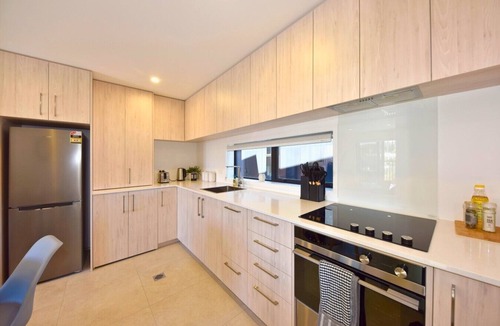 Christchurch City Centre Villa | Central City Townhouse with Balcony
