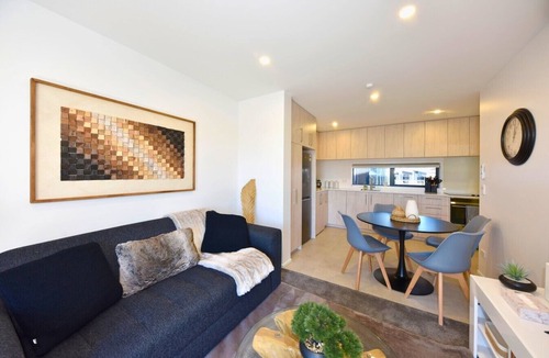 Christchurch City Centre Villa | Central City Townhouse with Balcony