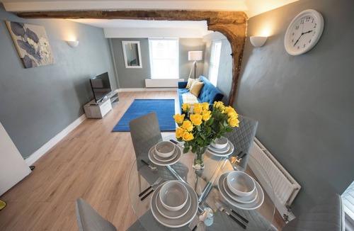 Colchester Apartment | Central Colchester - Just 3 minutes walk to Colchester Castle and High Street!