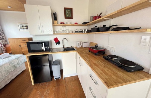 Collingwood Apartment | Central Collingwood Studio