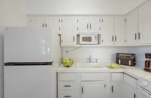 Marco Island Condo | Central Condo | Pool, Grills & Walk to Restaurants