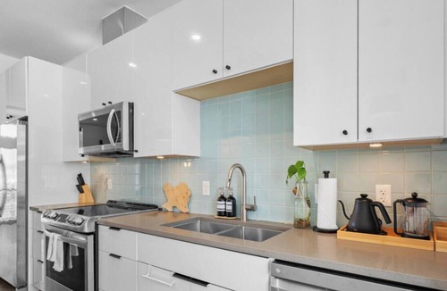 Swede Hill Condo | Central Condo w/Balcony, Close to DT & Food
