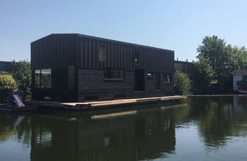 Amsterdam North Apartment | Central, cosy and modern appartment in Houseboat. Amsterdam Pur Sang.