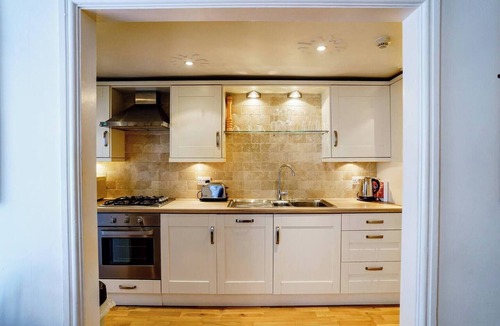 Upper Town Apartment | Central Courtyard Apartment - Pass the Keys