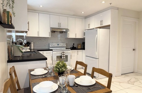Killarney House | Central, Cozy Spacious 3 BR Private Suite EV Charging Near Transit