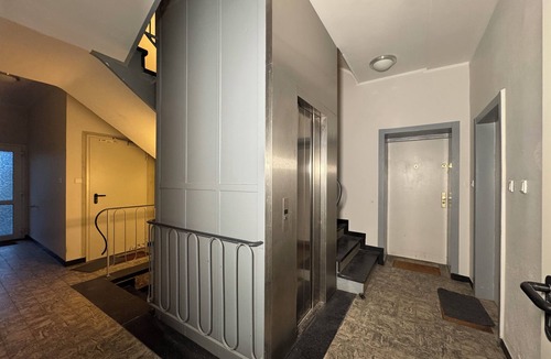 Friedrichstadt House | Central Düsseldorf Apartment: 2 Beds, WiFi, Elevator – Close to Hbf & Fair