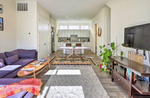 Jefferson Park House | Central Denver Townhome w/ Rooftop + Views!