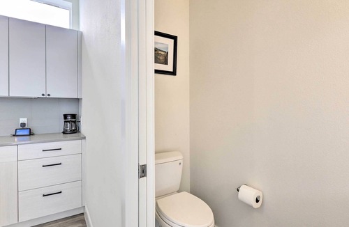 Jefferson Park House | Central Denver Townhome w/ Rooftop + Views!