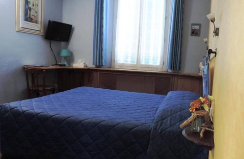 Digne-les-Bains Hotel | Central Double Bed Room | Secure Bicycle Shelter | 4.3mi to Golf Resort