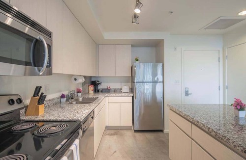 Evans Churchill Apartment | Central Downtown PHX | Pool, Gym, Parking, Balcony