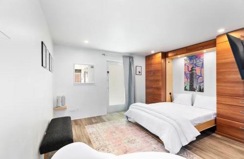 Roosevelt House | Central DTPH Studio Retreat with Pool