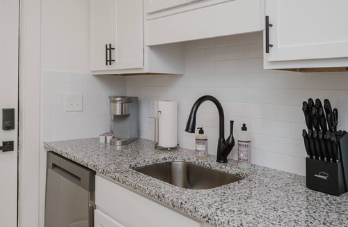 Civil Rights Historic District Condo | Central Duo Suites B & C- Groups/Parking/King Beds