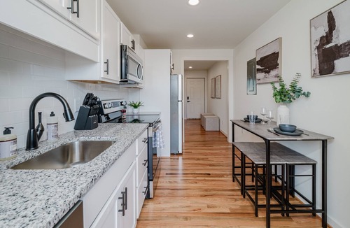 Civil Rights Historic District Condo | Central Duo Suites B & C- Groups/Parking/King Beds