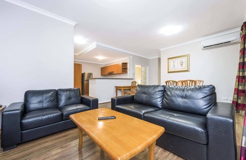 East Perth Apartment | Central East Perth Flat with Pool & Gym Access