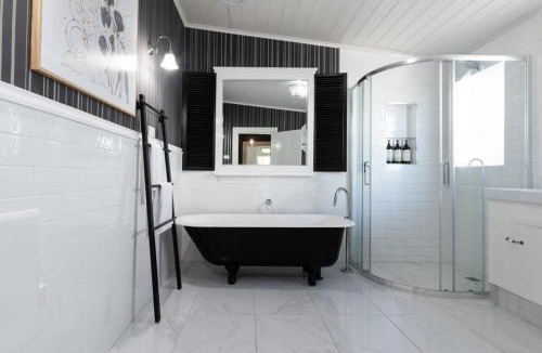 Launceston CBD House | Central Elegance: Cottage Gem with Parking