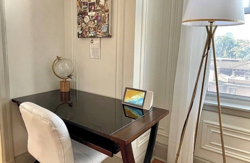 DeBaliviere Place Apartment | Central & Equipped Homey Oasis! Bordering forest park