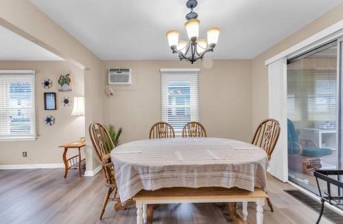 Cuyahoga Falls House | Central Falls Hideaway