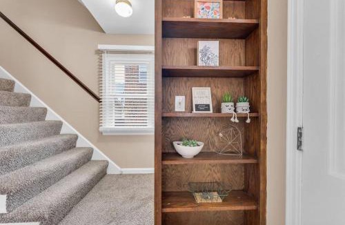 Cuyahoga Falls House | Central Falls Hideaway