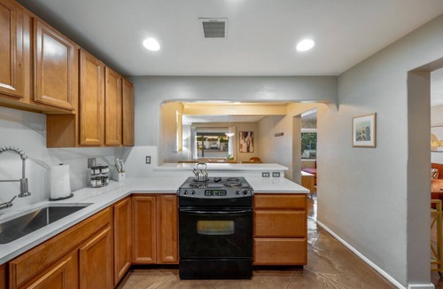 Campus Farm House | Central/Fire Pit/Fenced Backyard/4 BR 2 BA