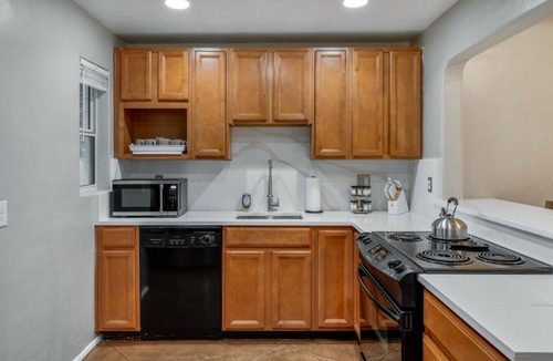 Campus Farm House | Central/Fire Pit/Fenced Backyard/4 BR 2 BA
