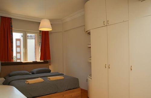 Alanya Apartment | Central Flat w/ Balcony & Sea View, 1 Min to Beach