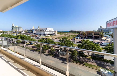 Kundu Apartment | Central Flat w balcony, 5 min to Lara Beach