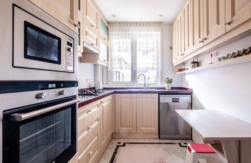 Besiktas Apartment | Central Flat with Balcony near Zorlu Center