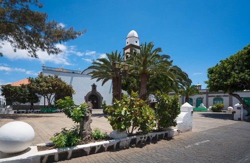 Arrecife Condo | Central floor, spacious and bright. Free WIFI. Beach 5 minutes.