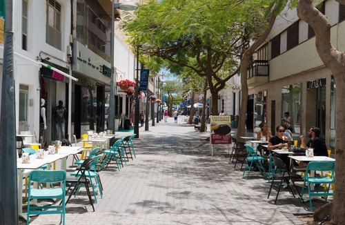 Arrecife Condo | Central floor, spacious and bright. Free WIFI. Beach 5 minutes.