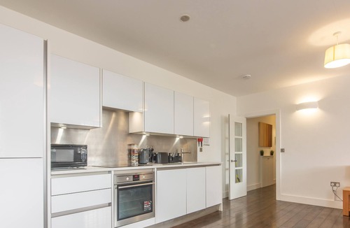 Reading Apartment | Central | Free Secure Parking | Relocating Families