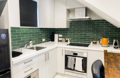 Christchurch City Centre Apartment | 🏙️ Central fully set up Townhouse | Opposite Stadium | Work From Home Ready
