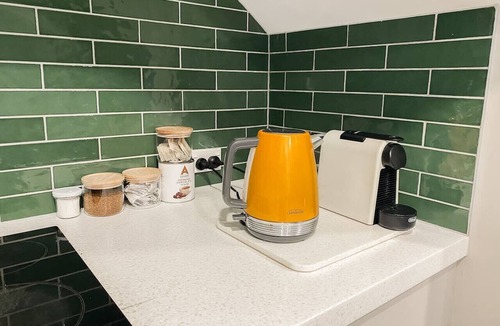 Christchurch City Centre Apartment | 🏙️ Central fully set up Townhouse | Opposite Stadium | Work From Home Ready