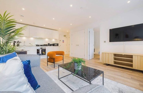 Gravesend Apartment | Central Gravesend 1BR | Kitchen +Wi-Fi | Sleeps 2