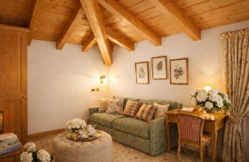 Moena Hotel | Central Heritage Adults Only