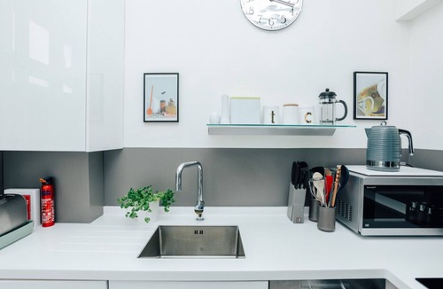Henley-on-Thames Apartment | Central Hidden Gem - Parking