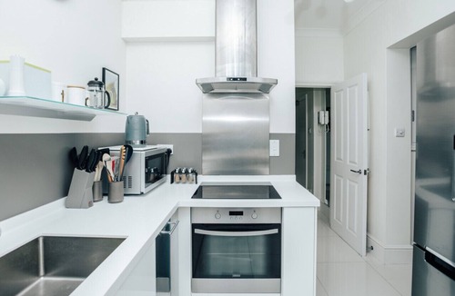 Henley-on-Thames Apartment | Central Hidden Gem - Parking