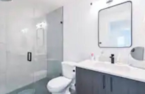 Shaganappi House | Central Home 2min>DT Core | KING Bed | Fresh Reno!