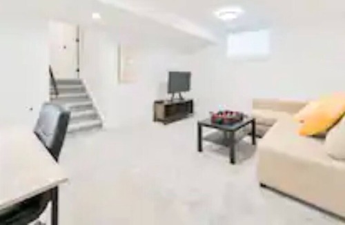 Shaganappi House | Central Home 2min>DT Core | KING Bed | Fresh Reno!