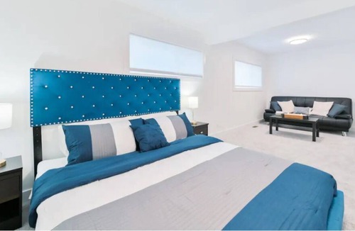 Shaganappi House | Central Home 2min>DT Core | KING Bed | Fresh Reno!