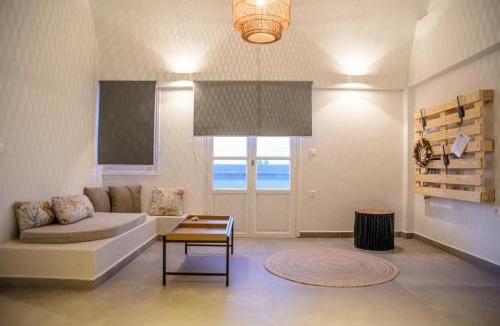 Oia Hostel | Central Hostel Oia