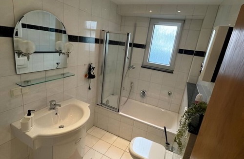Suedviertel Apartment | Central in Essen! 5 minutes walk from the train station! WH3