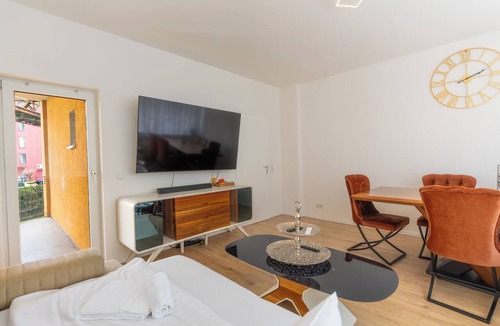 Elberfeld-Mitte Apartment | Central | kitchen | WLAN | Wupper view | 88 sqm