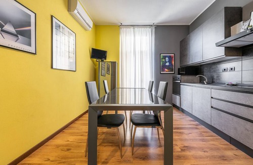 Cagliari Apartment | Central Leonardo da Vinci Holiday Apartment with Air Conditioning and Balcony
