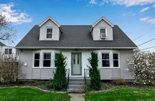 Cheektowaga Apartment | *Central location*Clean*Parking*