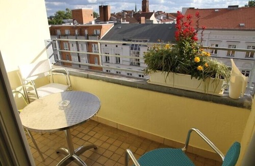 Tiergarten Condo | Central location in the city/directly on 2 subway lines/phone/WLAN/garage