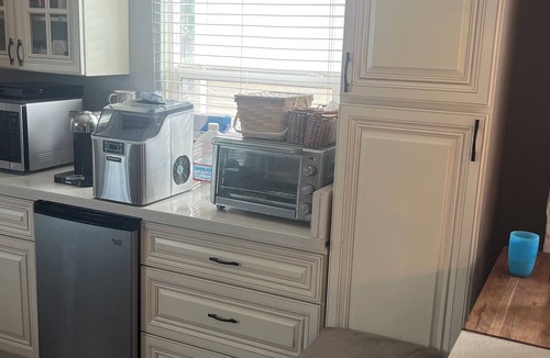 Lincoln Acres House | Central location near beach quiet neighborhood for entertaining