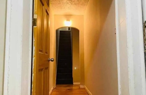 Parkdale House | Central location near nearby stadium